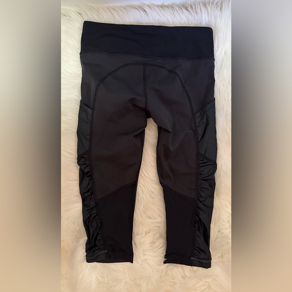 Lululemon RARE Cropped shine Sz 4 - Picture 4 of 16